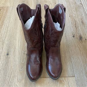 Girl’s size 5 boots